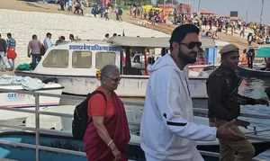 छोटा सा बैग, साधारण साड़ी... इतनी सादगी से सुधा मूर्ति पहुंचीं महाकुंभ में स्नान करने